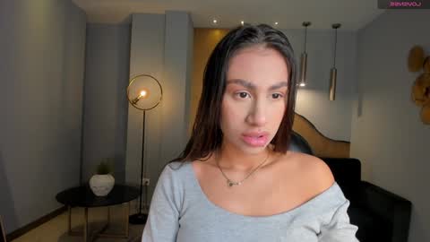 Danna Cruz  online show from 02.08.25