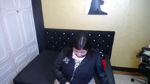 Snapshot of dannagarza chatting on 12.30.24 Danna Garza online show from 12.30.24