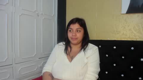 Snapshot of dannagarza chatting on 02.11.25 Danna Garza online show from 02.11.25