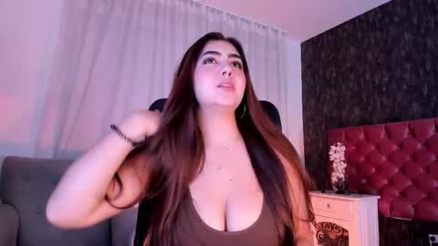 Snapshot of dannastaar chatting on 09.24.25 Danna online show from 09.24.25