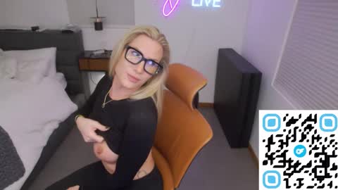 DANNI DANIELS online show from 01.18.25