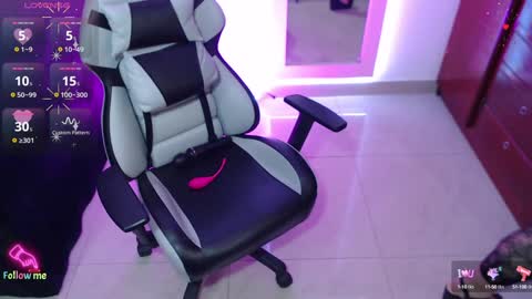 Snapshot of danniela_james chatting on 12.31.24 danna online show from 12.31.24