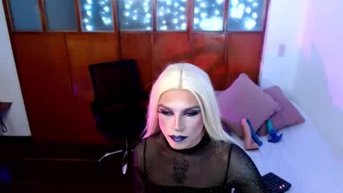 Snapshot of dannihotboy02 chatting on 02.15.26 danni online show from 02.15.26