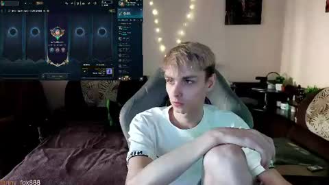 Snapshot of danny_fox888 chatting on 06.19.26 Daniel online show from 06.19.26
