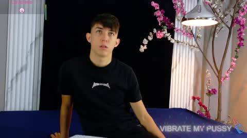 Snapshot of danteandviolete_cr chatting on 05.05.26 DANTEVIOLETE online show from 05.05.26