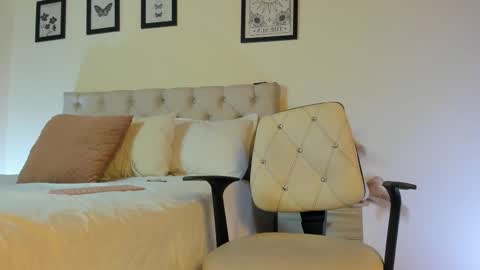 Antonella Mora online show from 10.02.25