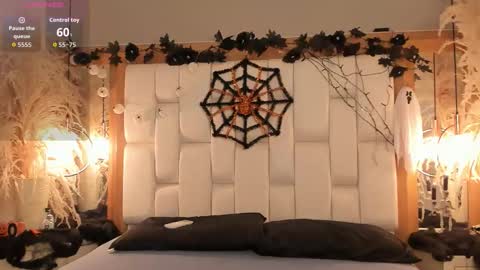 daphne_and_roger online show from 10.22.25