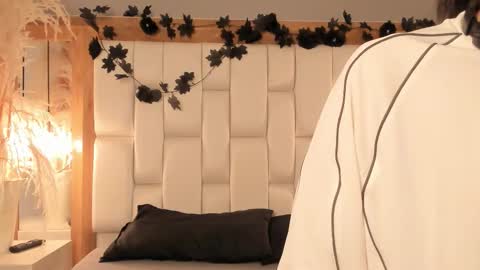 daphne_and_roger online show from 12.15.25