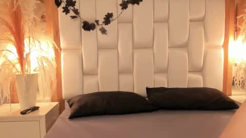 daphne_and_roger online show from 12.22.25