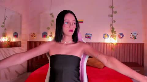 Snapshot of daphne_courtis chatting on 07.17.26 Daphne online show from 07.17.26