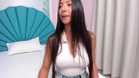 Snapshot of daphne_fox_ chatting on 03.01.25 Daphne  online show from 03.01.25