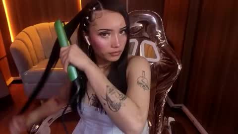 Snapshot of daphne_nicole_b chatting on 03.25.26 daphne_nicole_b online show from 03.25.26