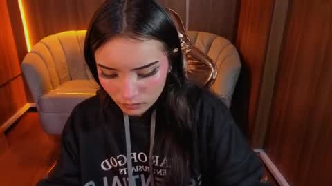 Snapshot of daphne_nicole_b chatting on 05.15.26 daphne_nicole_b online show from 05.15.26