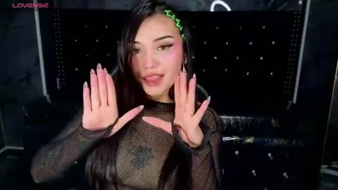 Snapshot of daphne_nicole_b chatting on 06.19.26 daphne_nicole_b online show from 06.19.26
