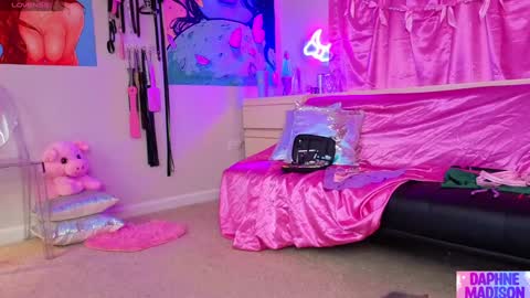 Daphne Madison online show from 02.26.26