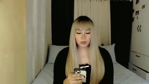 Snapshot of darcy_world chatting on 12.01.24 DARCY online show from 12.01.24