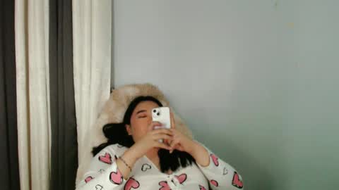 Snapshot of darcy_world chatting on 01.04.25 DARCY online show from 01.04.25