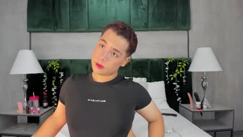 Snapshot of darian_laforteza chatting on 06.17.26 Darian online show from 06.17.26
