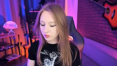 Snapshot of dariatate chatting on 04.15.26 Daria Tate online show from 04.15.26
