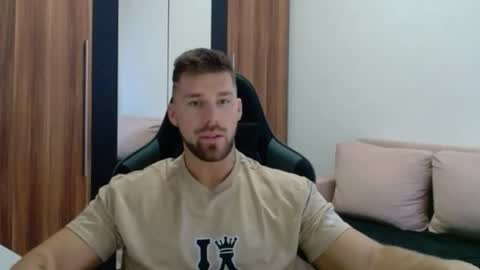 darius_94 online show from 02.18.26