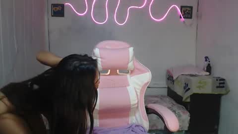 Snapshot of dark_angel143 chatting on 09.24.25 dark_angel143 online show from 09.24.25