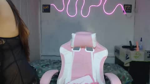 Snapshot of dark_angel143 chatting on 09.30.25 dark_angel143 online show from 09.30.25