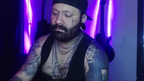 darkclothes online show from 03.04.25