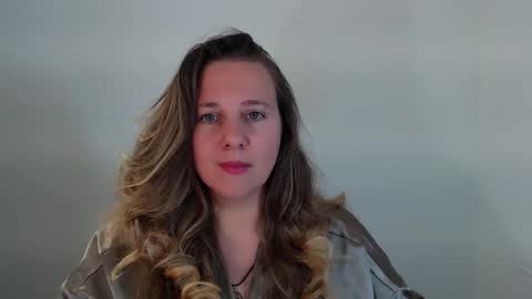 Snapshot of darklure_ chatting on 09.20.25 Anna online show from 09.20.25