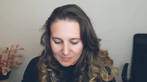 Snapshot of darklure_ chatting on 10.02.25 Anna online show from 10.02.25