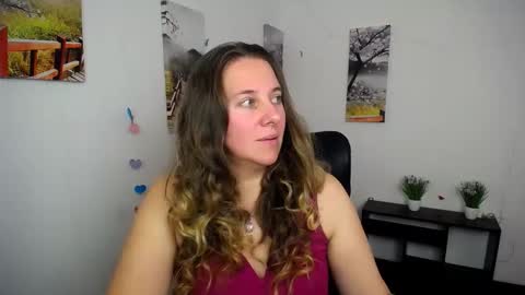 Snapshot of darklure_ chatting on 10.15.25 Anna online show from 10.15.25