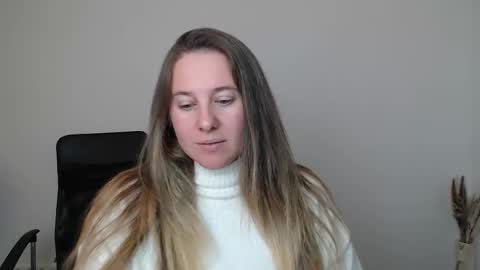 Snapshot of darklure_ chatting on 10.29.25 Anna online show from 10.29.25