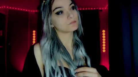 Snapshot of darkskullmistress chatting on 04.25.26 roseredgoddess online show from 04.25.26