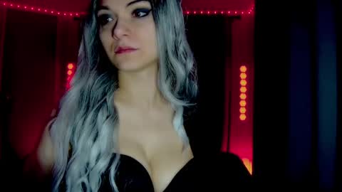Snapshot of darkskullmistress chatting on 04.29.26 roseredgoddess online show from 04.29.26