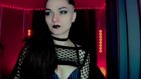 Snapshot of darkskullmistress chatting on 05.15.26 roseredgoddess online show from 05.15.26