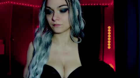 Snapshot of darkskullmistress chatting on 05.27.26 roseredgoddess online show from 05.27.26