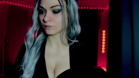 Snapshot of darkskullmistress chatting on 05.28.26 roseredgoddess online show from 05.28.26