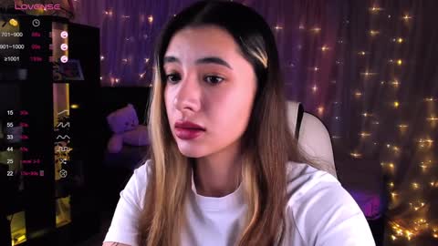 Snapshot of darlabelle chatting on 12.11.24 Belle online show from 12.11.24