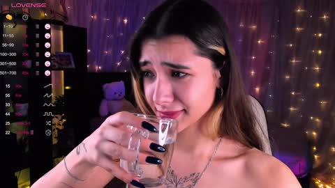 Snapshot of darlabelle chatting on 12.11.24 Belle online show from 12.11.24