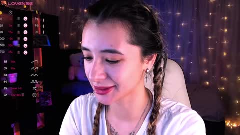 Snapshot of darlabelle chatting on 12.14.24 Belle online show from 12.14.24