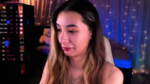 Snapshot of darlabelle chatting on 12.19.24 Belle online show from 12.19.24