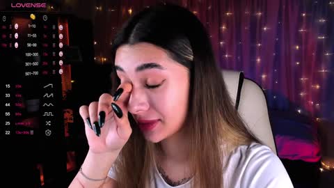 Snapshot of darlabelle chatting on 12.27.24 Belle online show from 12.27.24