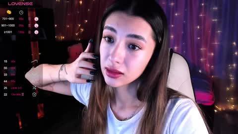 Snapshot of darlabelle chatting on 12.28.24 Belle online show from 12.28.24