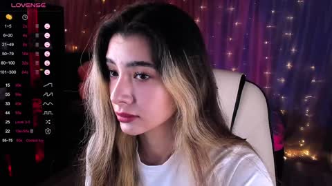 Snapshot of darlabelle chatting on 01.09.25 Belle online show from 01.09.25