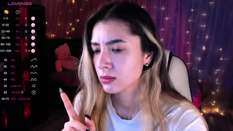 Snapshot of darlabelle chatting on 01.09.25 Belle online show from 01.09.25