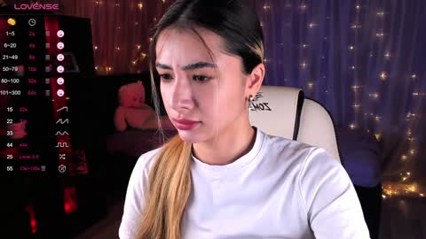 Snapshot of darlabelle chatting on 01.10.25 Belle online show from 01.10.25