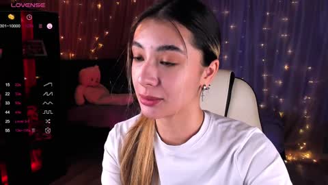 Snapshot of darlabelle chatting on 01.10.25 Belle online show from 01.10.25