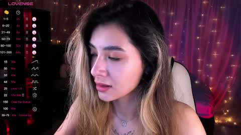 Snapshot of darlabelle chatting on 01.11.25 Belle online show from 01.11.25