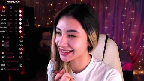 Snapshot of darlabelle chatting on 01.12.25 Belle online show from 01.12.25