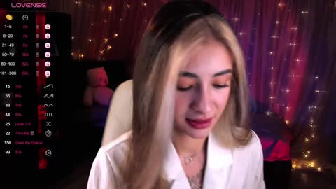 Snapshot of darlabelle chatting on 01.16.25 Belle online show from 01.16.25