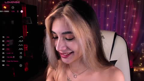 Snapshot of darlabelle chatting on 01.16.25 Belle online show from 01.16.25